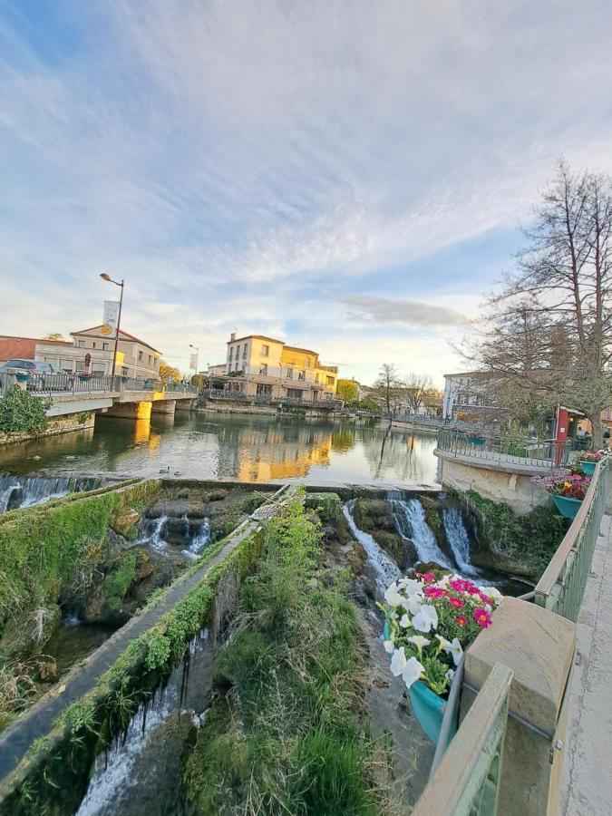 Le Studio De La Place Chalier LʼIsle-sur-la-Sorgue Exteriör bild