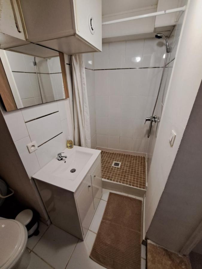 Le Studio De La Place Chalier LʼIsle-sur-la-Sorgue Exteriör bild