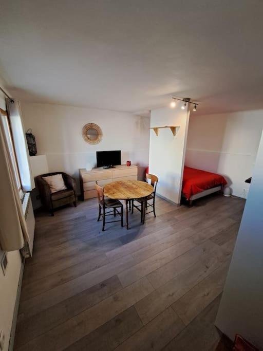 Le Studio De La Place Chalier LʼIsle-sur-la-Sorgue Exteriör bild
